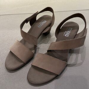 Munro Women's Lucia Sandals color stone/beige 8